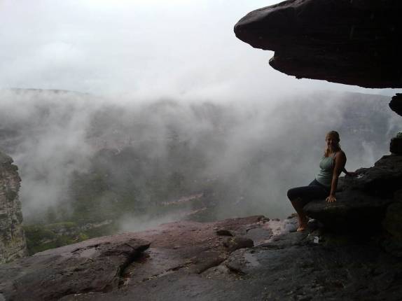 Local onde o rio cai para formar os 380 metros da Cachoeira da Fumaça, próximo à vila do Capão, na Chapada Diamantina - BA